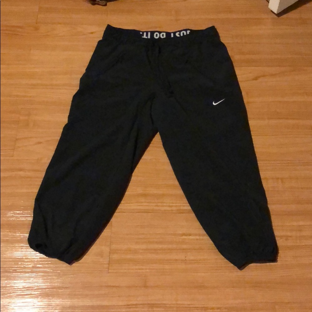 Women’s Nike Capri Workout Pants